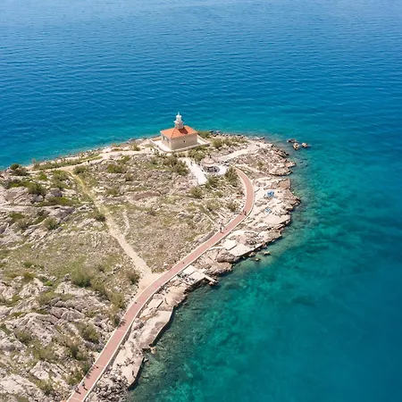 Beachfront Providenca With Free Parking *