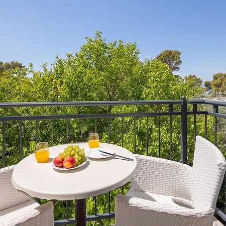 Beachfront Providenca With Free Parking Makarska