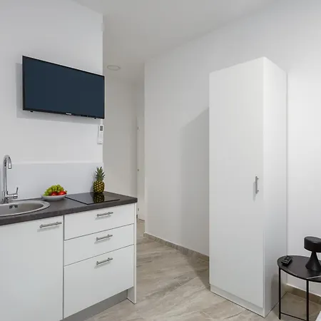 Beachfront Providenca With Free Parking Apartmán Makarská