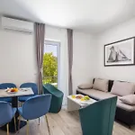 Beachfront Providenca With Free Parking *