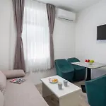 Beachfront Providenca With Free Parking Apartamento Makarska
