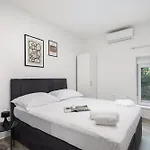 Beachfront Providenca With Free Parking Apartamento