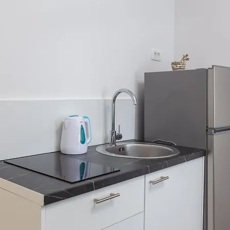 Beachfront Providenca With Free Parking Apartman *