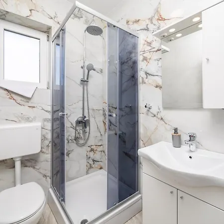 Apartment Beachfront Providenca With Free Parking Makarska