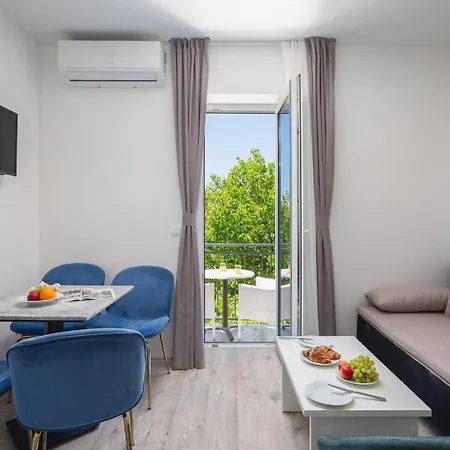 Beachfront Providenca With Free Parking Apartman