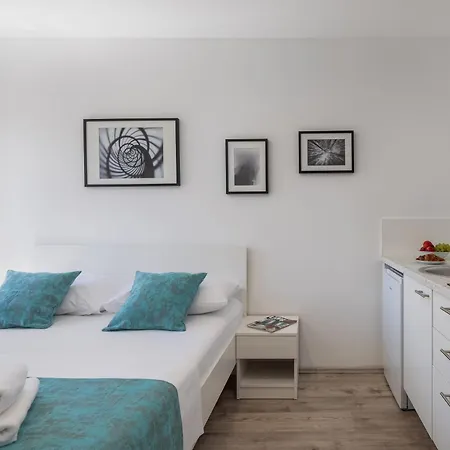 Beachfront Providenca With Free Parking Apartment Makarska