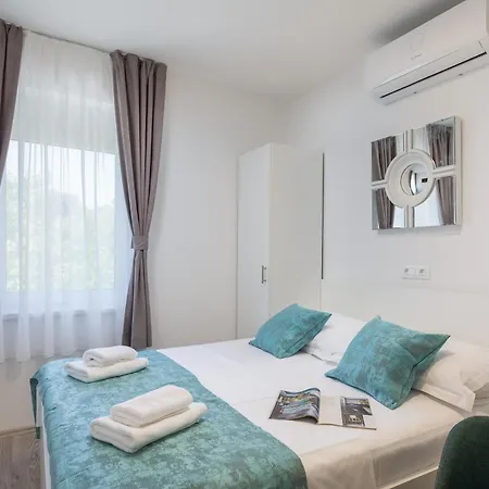 Beachfront Providenca With Free Parking Makarska