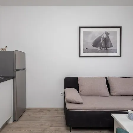 Beachfront Providenca With Free Parking Apartman *