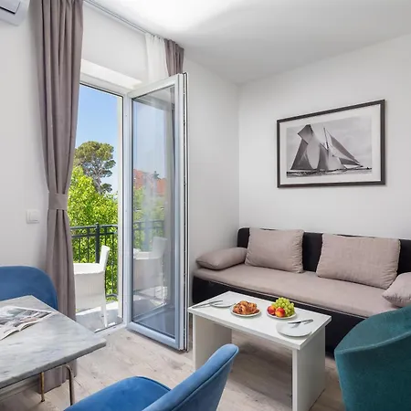 Beachfront Providenca With Free Parking Apartman
