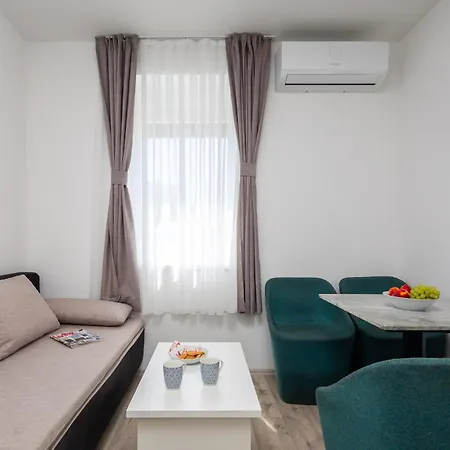 Beachfront Providenca With Free Parking Apartman Makarska