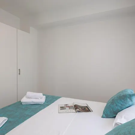 Beachfront Providenca With Free Parking Apartment