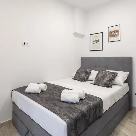 Beachfront Providenca With Free Parking Apartman *