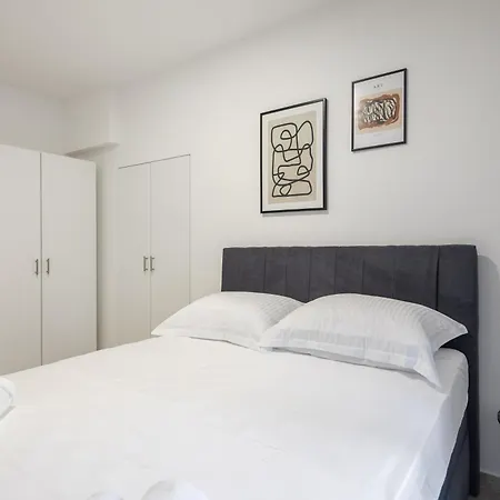 Beachfront Providenca With Free Parking Apartman Makarska