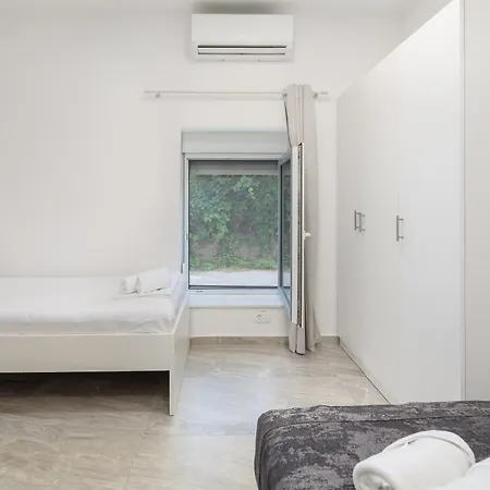 Beachfront Providenca With Free Parking Apartman