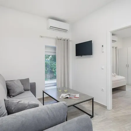 Beachfront Providenca With Free Parking Apartman Makarska